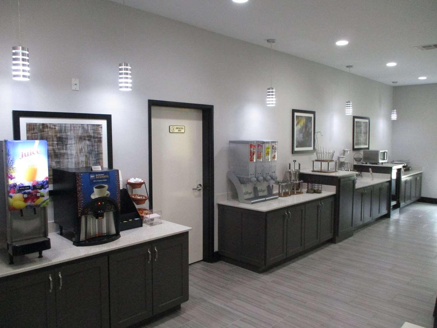 Best Western Plus Regency Park Walker Exteriér fotografie