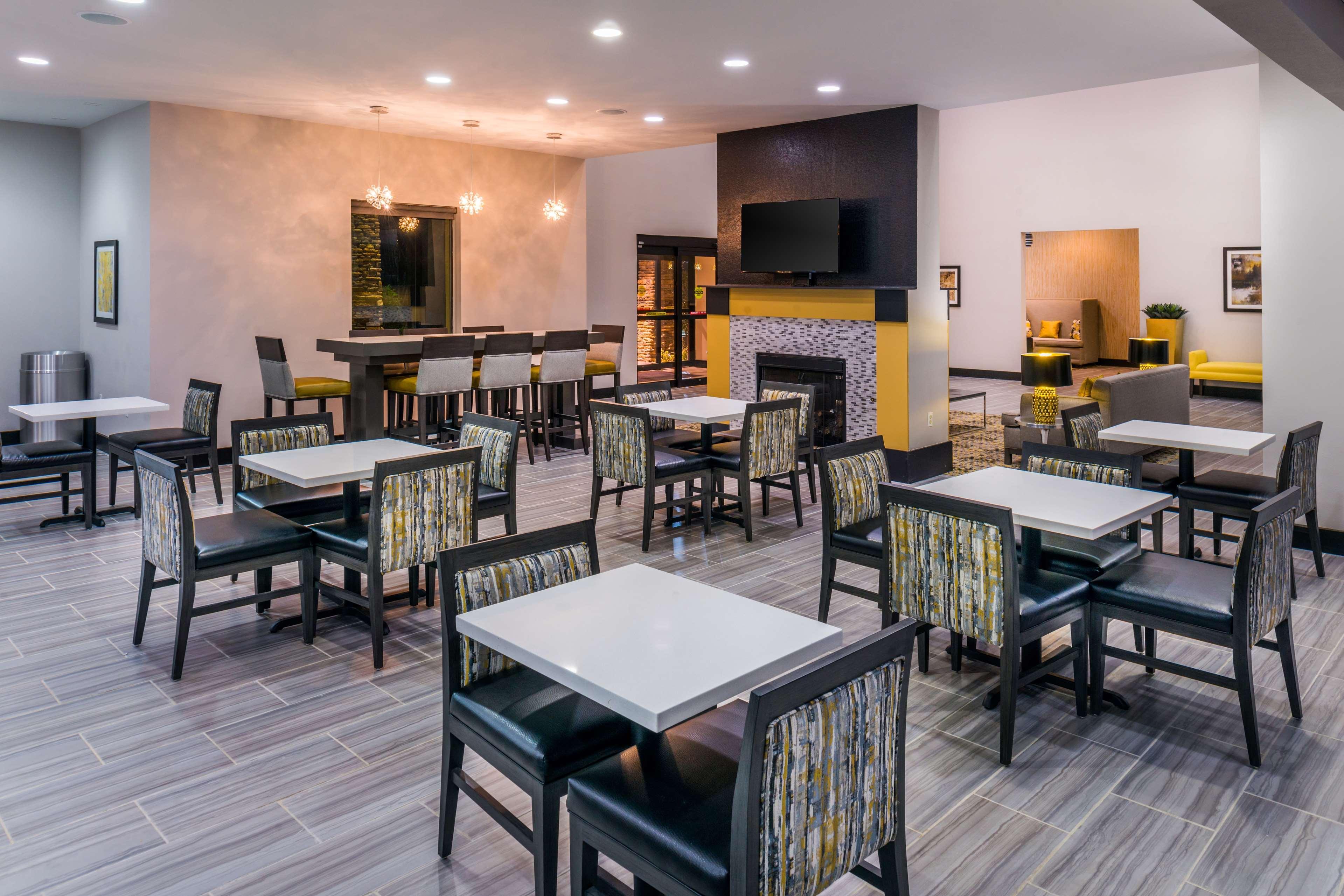 Best Western Plus Regency Park Walker Exteriér fotografie