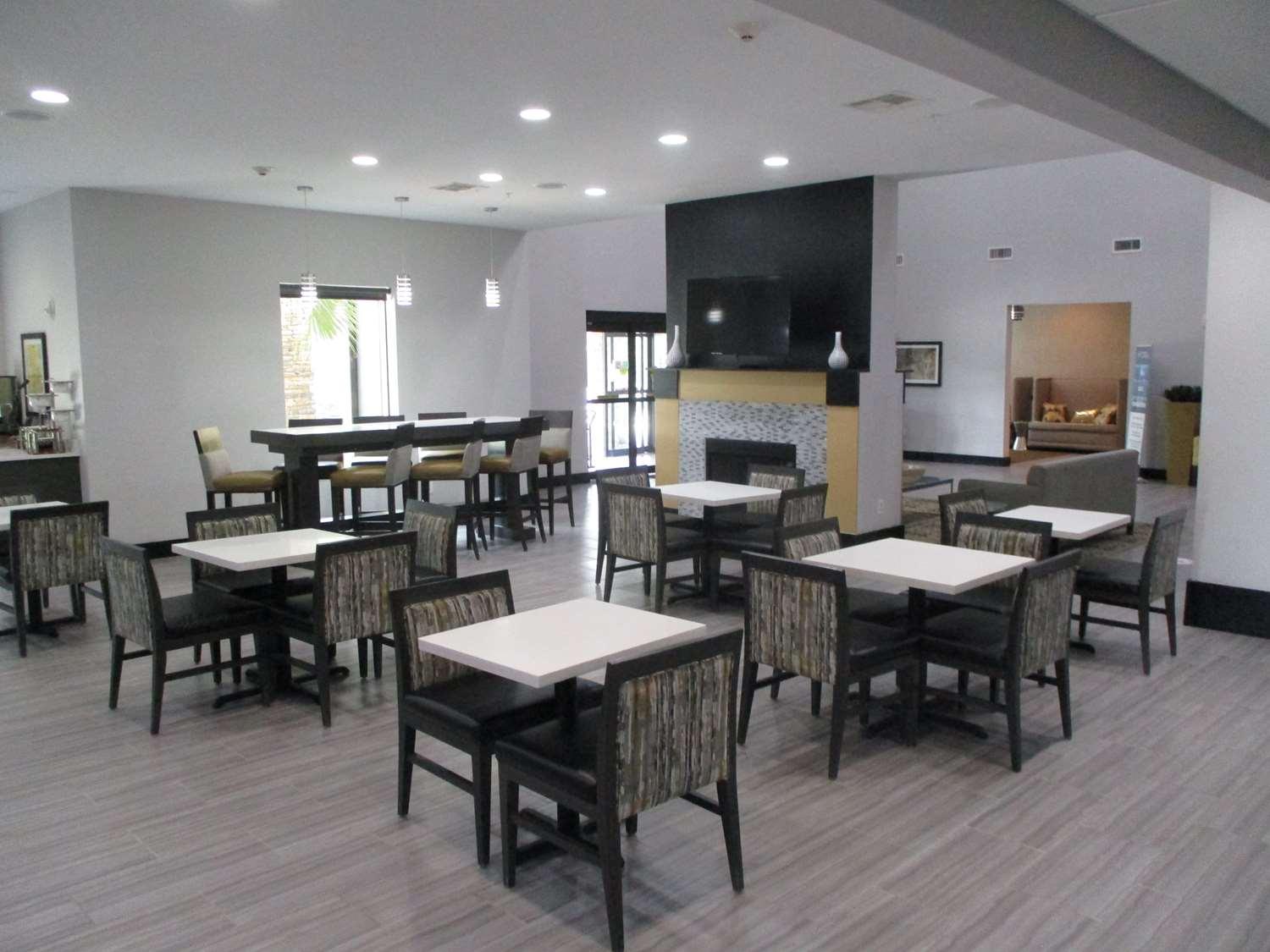 Best Western Plus Regency Park Walker Exteriér fotografie
