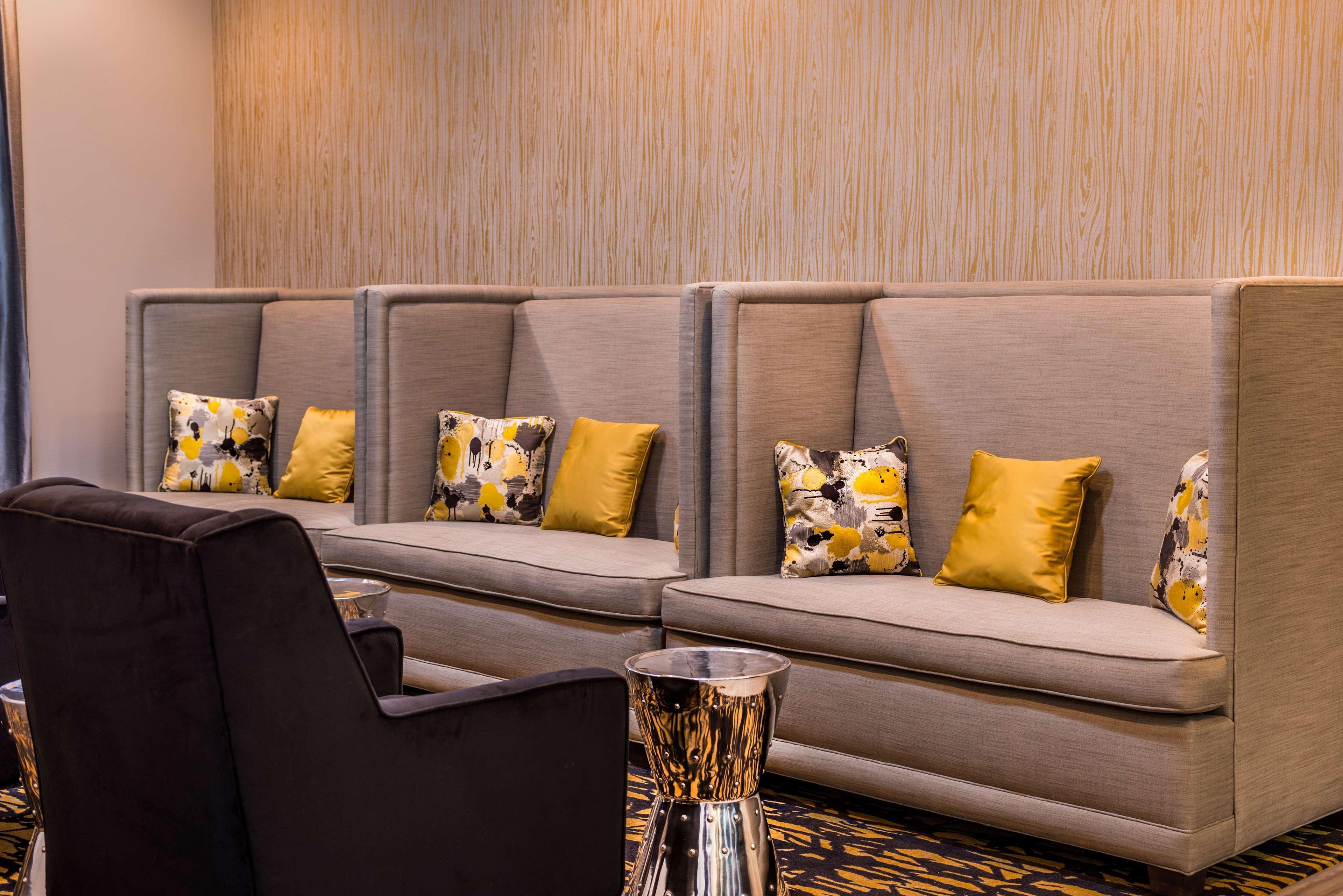 Best Western Plus Regency Park Walker Exteriér fotografie