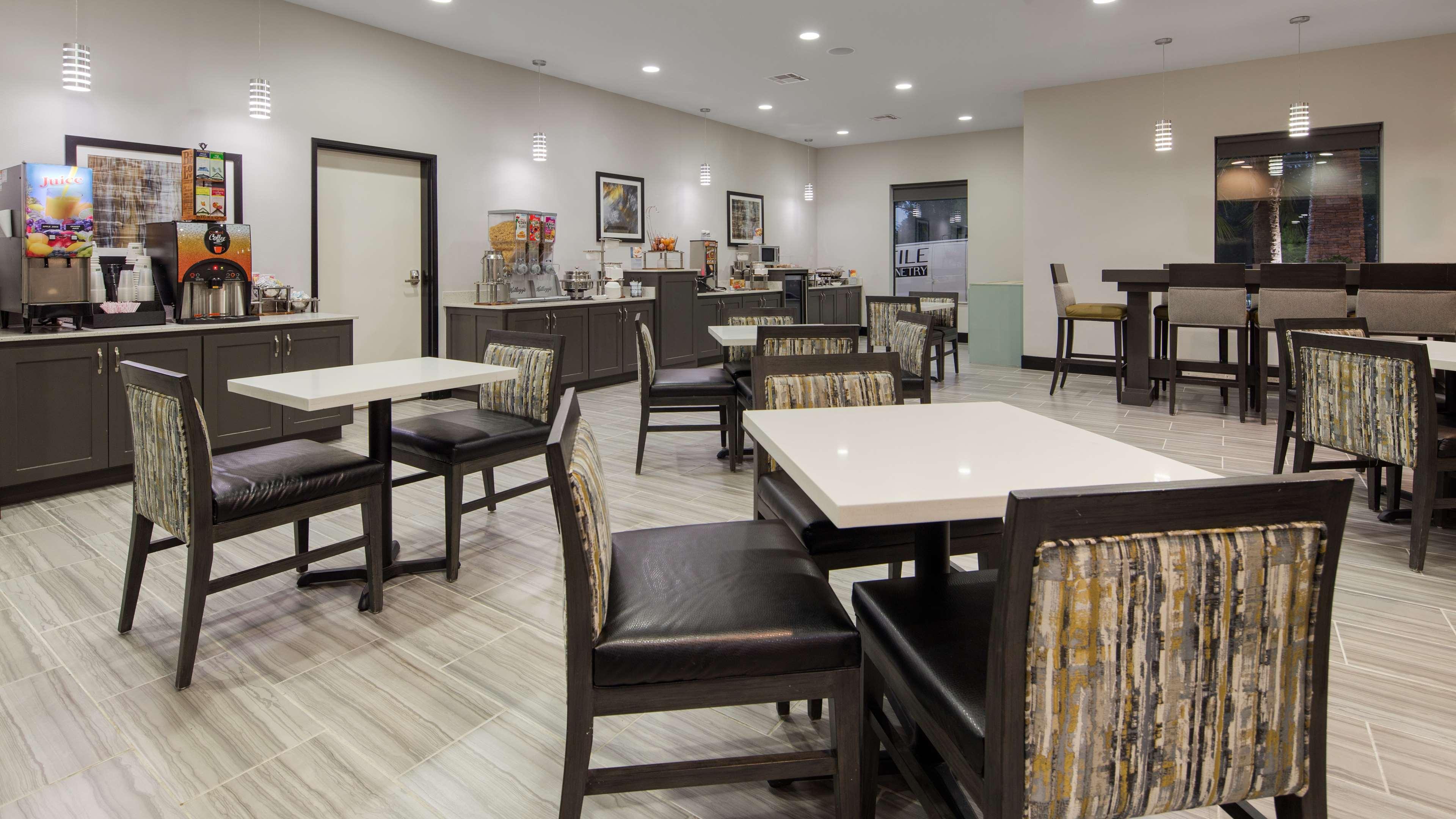 Best Western Plus Regency Park Walker Exteriér fotografie