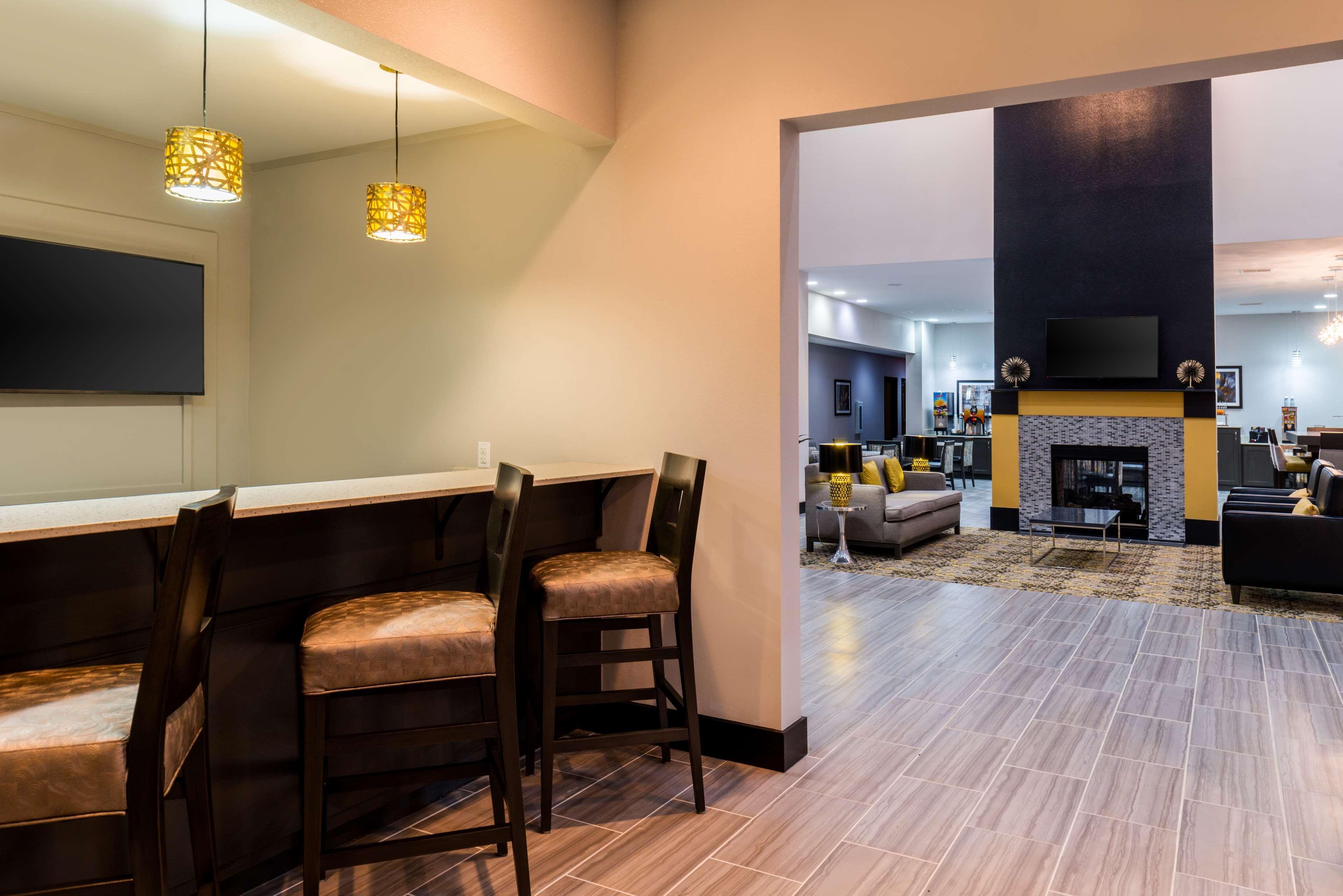 Best Western Plus Regency Park Walker Exteriér fotografie