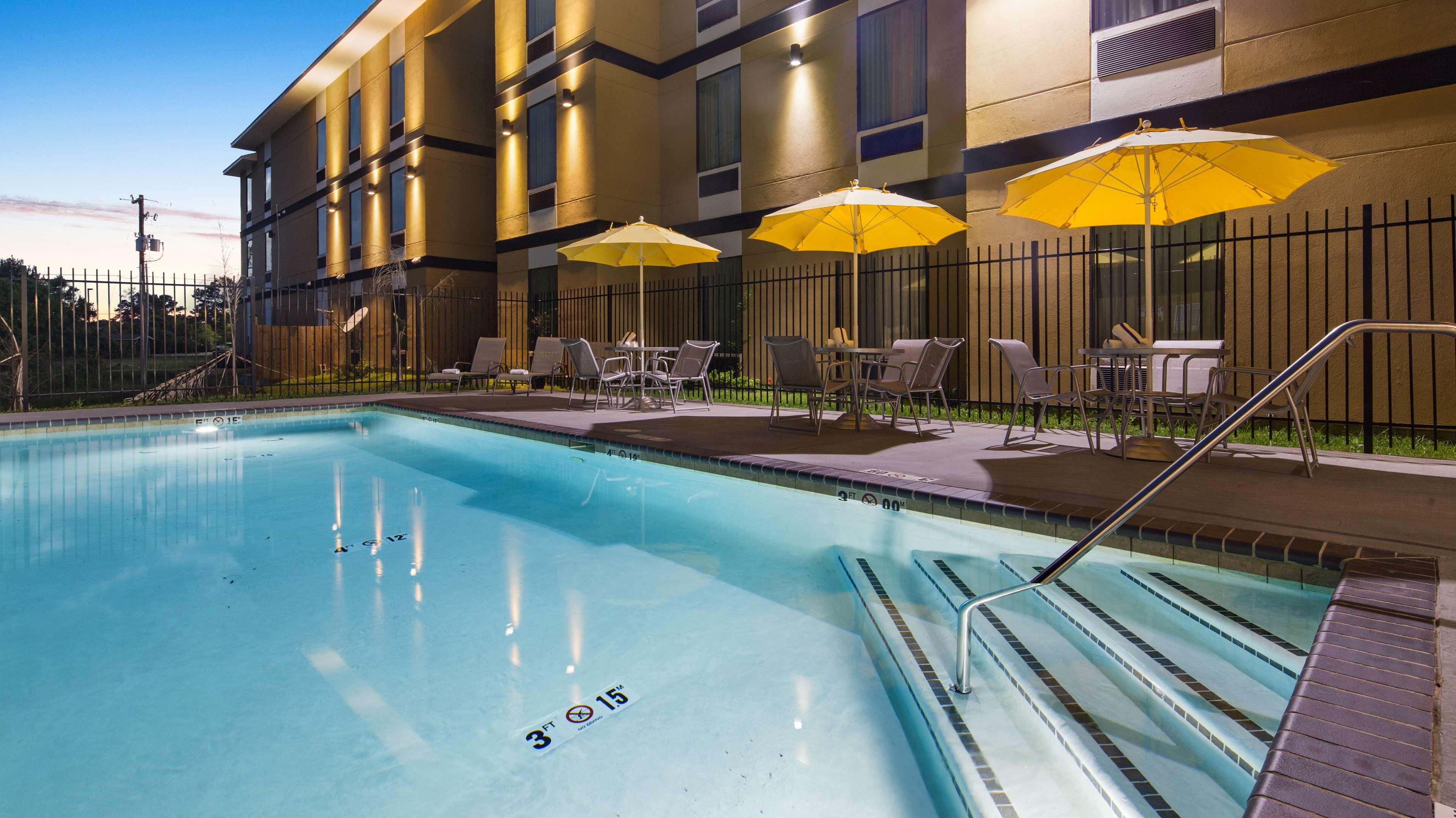 Best Western Plus Regency Park Walker Exteriér fotografie