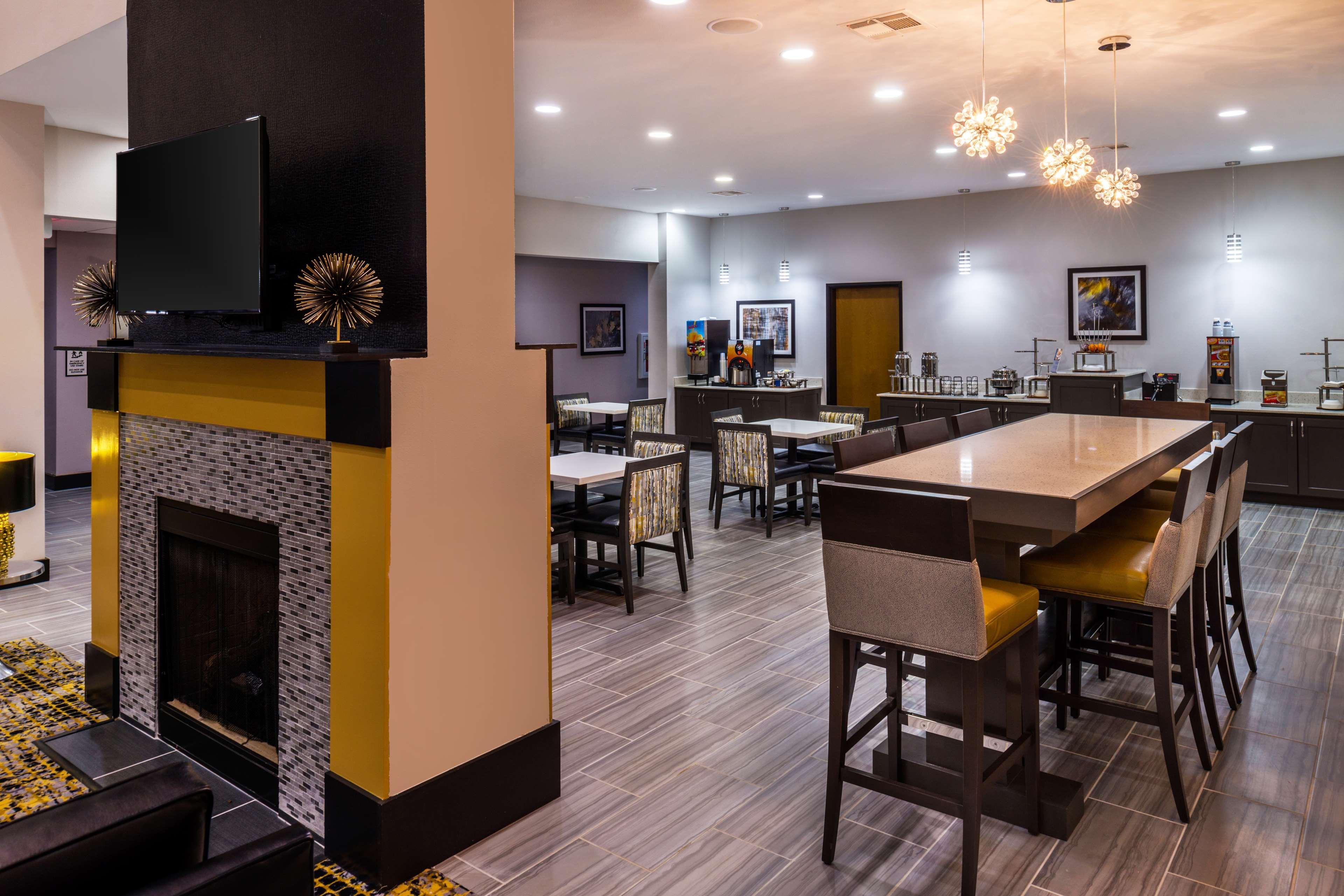 Best Western Plus Regency Park Walker Exteriér fotografie