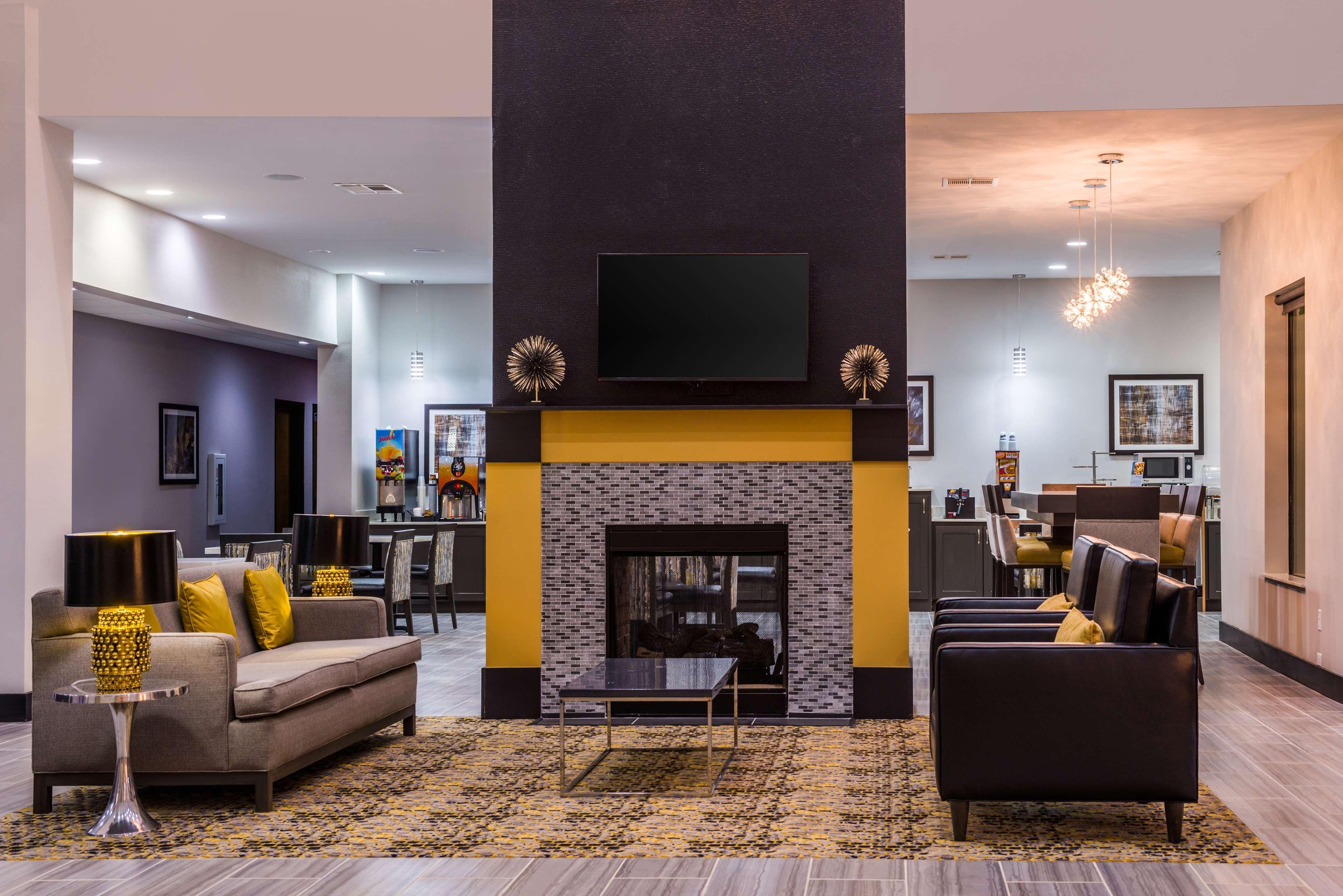 Best Western Plus Regency Park Walker Exteriér fotografie