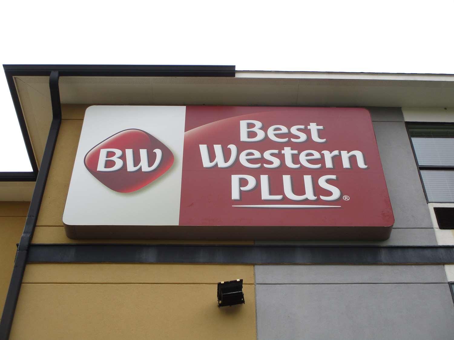 Best Western Plus Regency Park Walker Exteriér fotografie