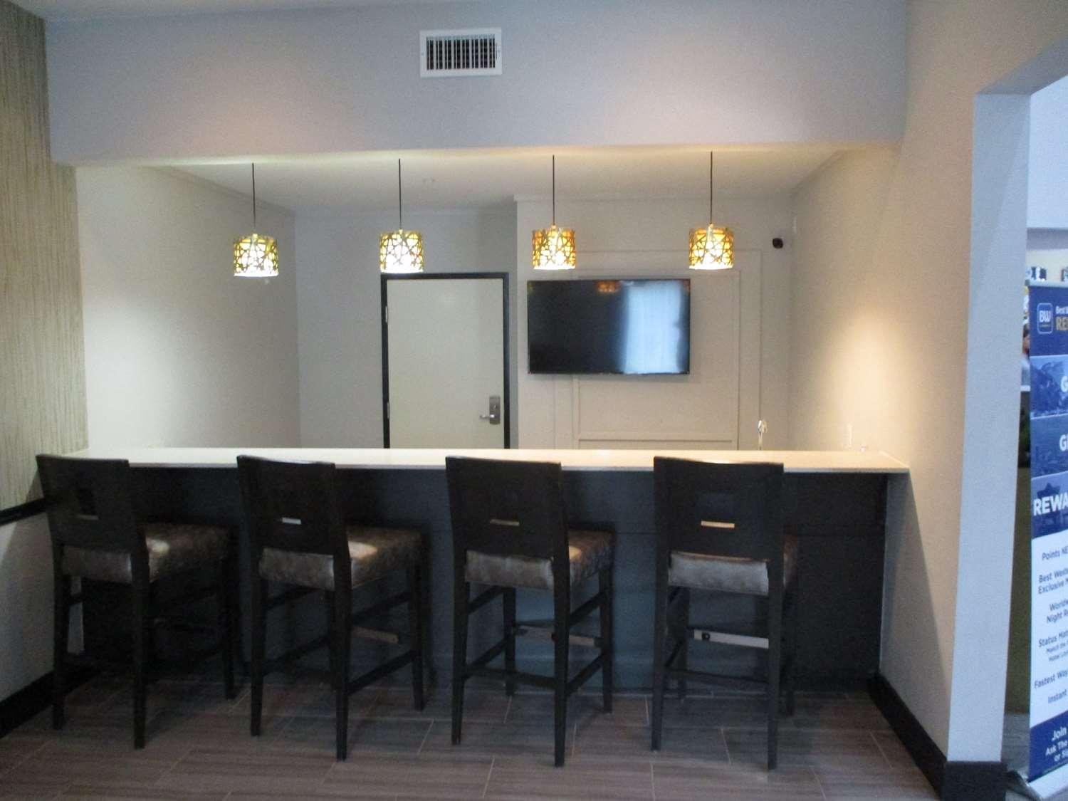 Best Western Plus Regency Park Walker Exteriér fotografie
