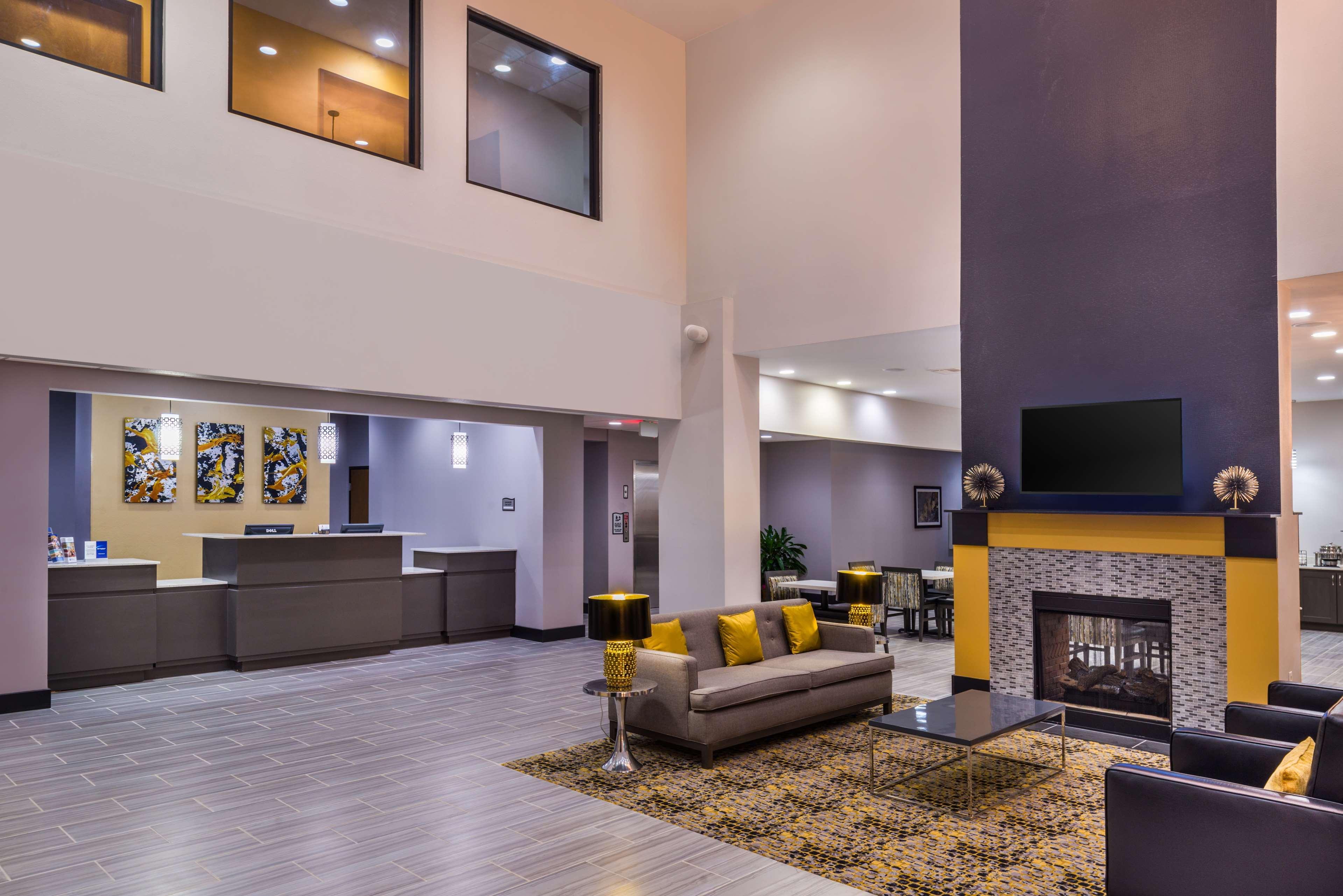 Best Western Plus Regency Park Walker Exteriér fotografie
