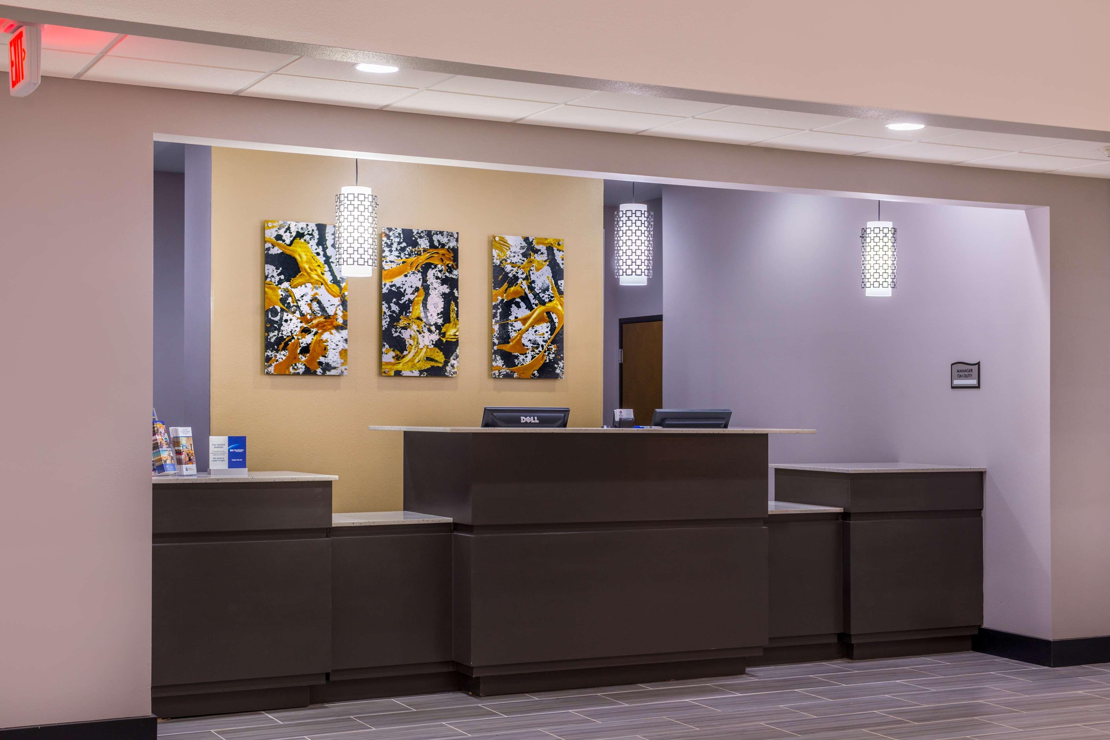 Best Western Plus Regency Park Walker Exteriér fotografie