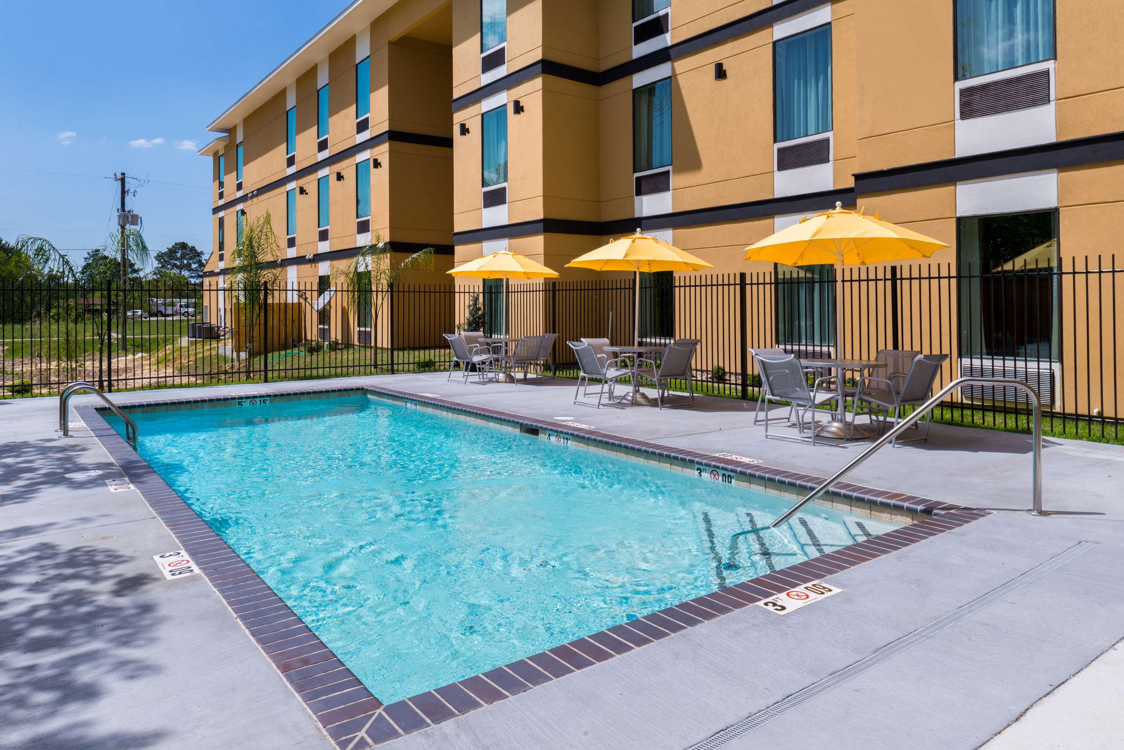 Best Western Plus Regency Park Walker Exteriér fotografie